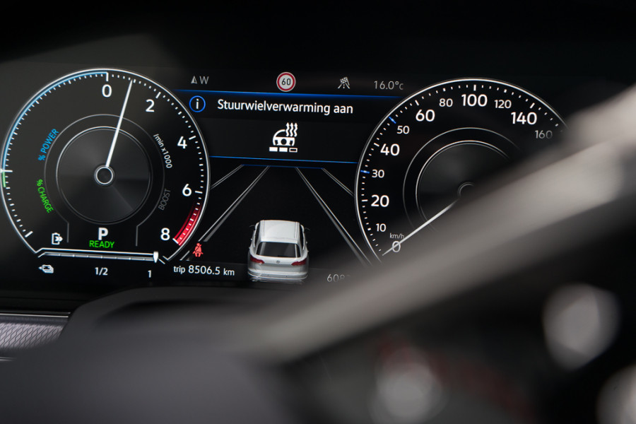 Volkswagen Touareg 3.0 TSI 4MOTION R / Dynaudio/ Trekhaak/ Panoramadak/ 360 Topview