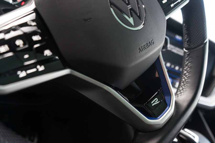 Volkswagen Touareg 3.0 TSI 4MOTION R / Dynaudio/ Trekhaak/ Panoramadak/ 360 Topview