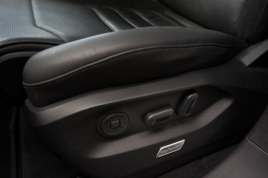Volkswagen Touareg 3.0 TSI 4MOTION R / Dynaudio/ Trekhaak/ Panoramadak/ 360 Topview