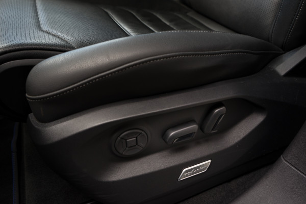 Volkswagen Touareg 3.0 TSI 4MOTION R / Dynaudio/ Trekhaak/ Panoramadak/ 360 Topview