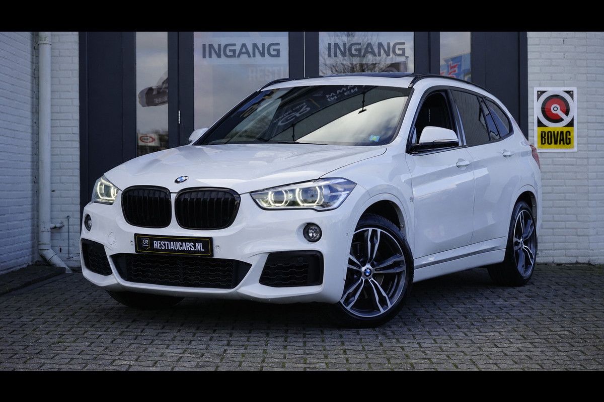 BMW X1 SDrive20i M Sport Shadowline CAMERA-CLIMA-CRUISE-FULL LED-HEADUP-LEDER-NAVIGATIE-PANORAMA-STOELVERWARMING-TREKHAAK
