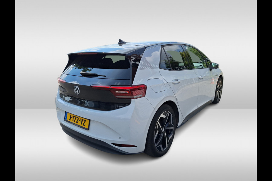 Volkswagen ID.3 First Plus 58 kWh / Camera / Keyless / Matrix LED / Interieurvoorverwarming / 19'' / DAB / Navigatie / Stoel+Stuurverwarming / ACC