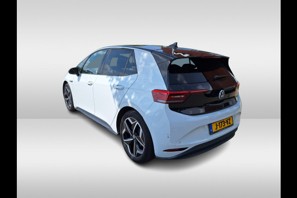 Volkswagen ID.3 First Plus 58 kWh / Camera / Keyless / Matrix LED / Interieurvoorverwarming / 19'' / DAB / Navigatie / Stoel+Stuurverwarming / ACC