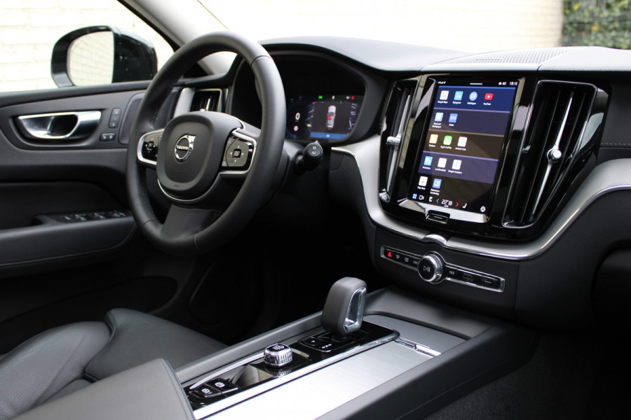 Volvo XC60 2.0 T8 Plug-in hybrid AWD Ultra Dark | Head-Up | Panoramadak | Leder | H&K | BLIS