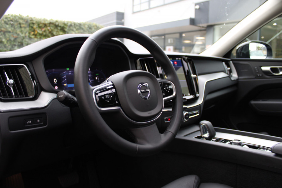 Volvo XC60 2.0 T8 Plug-in hybrid AWD Ultra Dark | Head-Up | Panoramadak | Leder | H&K | BLIS