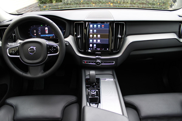 Volvo XC60 2.0 T8 Plug-in hybrid AWD Ultra Dark | Head-Up | Panoramadak | Leder | H&K | BLIS