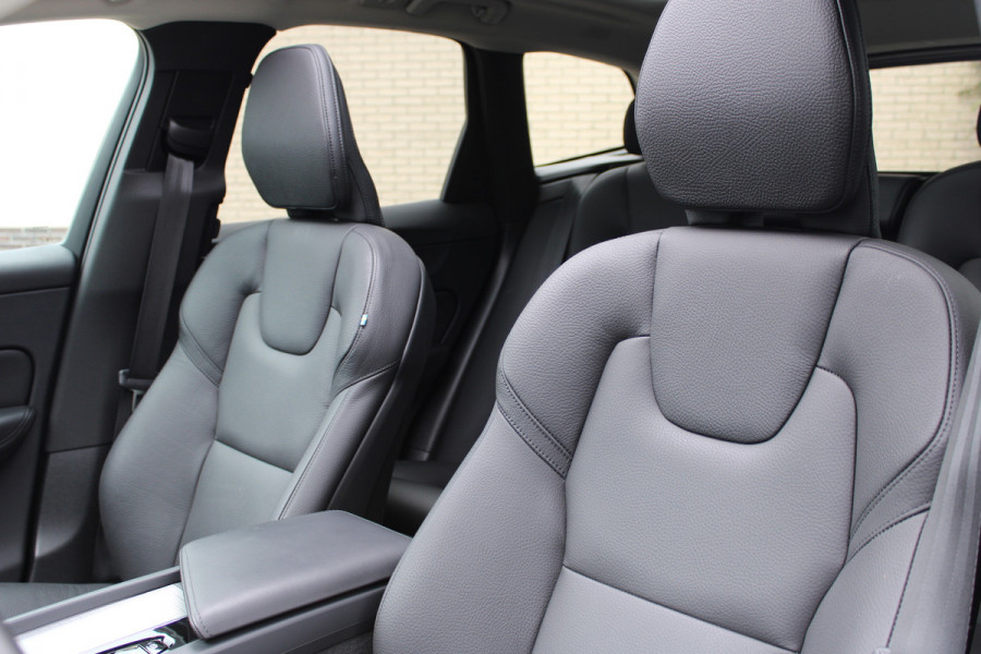 Volvo XC60 2.0 T8 Plug-in hybrid AWD Ultra Dark | Head-Up | Panoramadak | Leder | H&K | BLIS