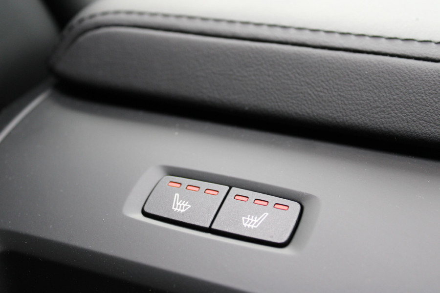 Volvo XC60 2.0 T8 Plug-in hybrid AWD Ultra Dark | Head-Up | Panoramadak | Leder | H&K | BLIS