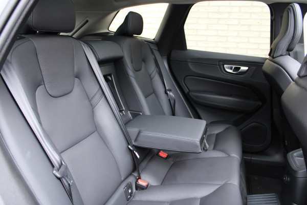 Volvo XC60 2.0 T8 Plug-in hybrid AWD Ultra Dark | Head-Up | Panoramadak | Leder | H&K | BLIS