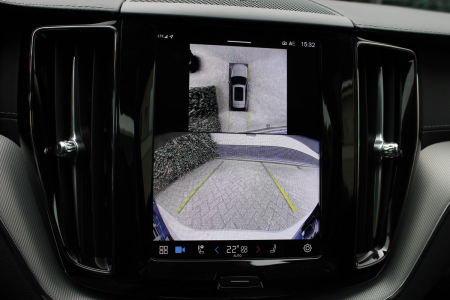 Volvo XC60 2.0 T8 Plug-in hybrid AWD Ultra Dark | Head-Up | Panoramadak | Leder | H&K | BLIS