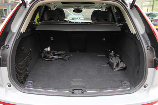 Volvo XC60 2.0 T8 Plug-in hybrid AWD Ultra Dark | Head-Up | Panoramadak | Leder | H&K | BLIS