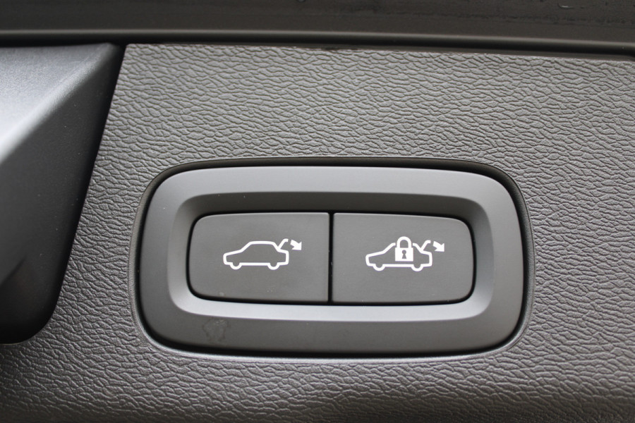 Volvo XC60 2.0 T8 Plug-in hybrid AWD Ultra Dark | Head-Up | Panoramadak | Leder | H&K | BLIS