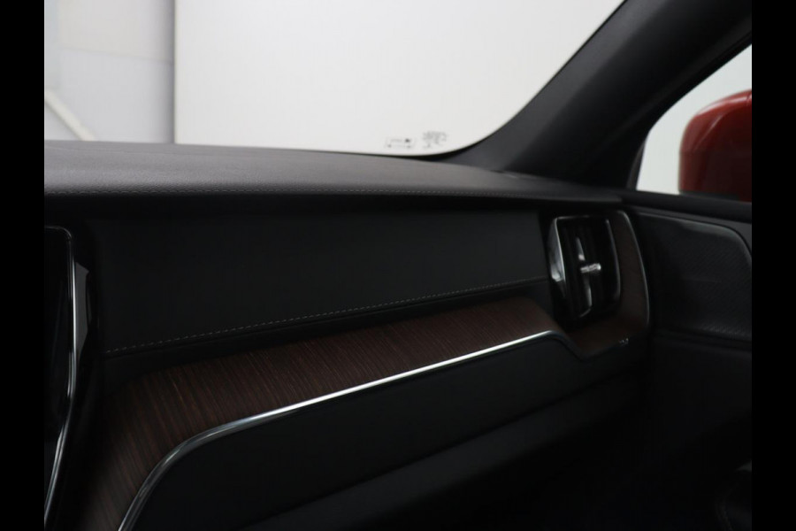 Volvo XC60 2.0 T6 Plug-in hybrid AWD Inscription Exclusive | SOH 91,3% | Panoramadak | Memory | Adaptive cruise | Stuur/stoelverwarming | Carplay | Harman/Kardon | 360 camera | Trekhaak