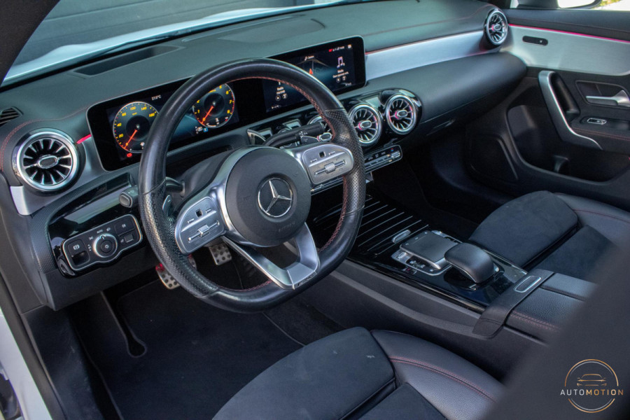 Mercedes-Benz CLA-Klasse 180 Business Solution AMG PANO CAMERA HUD LED STOELVERWARMING