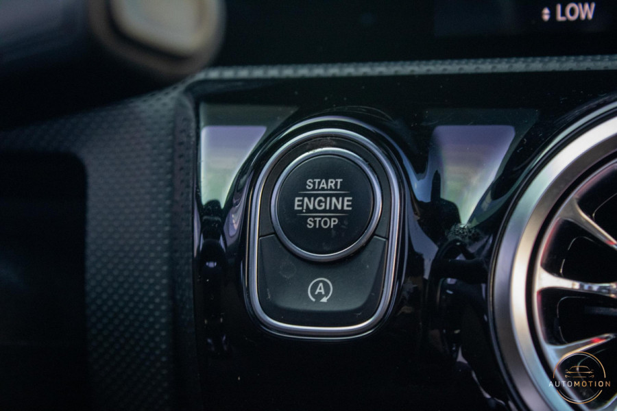 Mercedes-Benz CLA-Klasse 180 Business Solution AMG PANO CAMERA HUD LED STOELVERWARMING