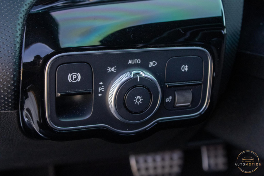Mercedes-Benz CLA-Klasse 180 Business Solution AMG PANO CAMERA HUD LED STOELVERWARMING