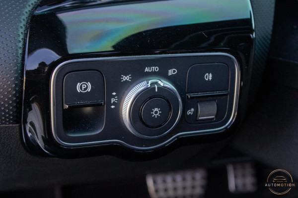 Mercedes-Benz CLA-Klasse 180 Business Solution AMG PANO CAMERA HUD LED STOELVERWARMING