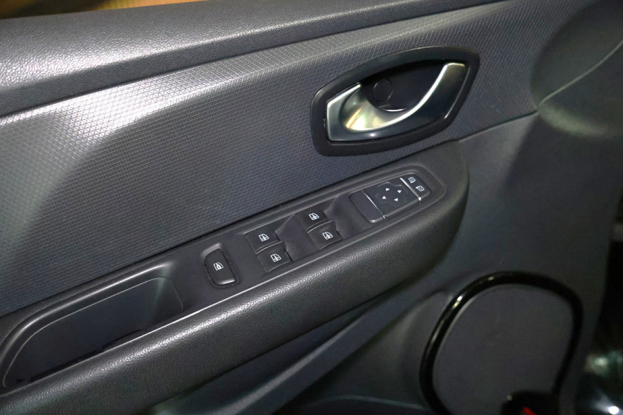 Renault Clio 0.9 TCe Limited AIRCO NAVI STOELVW CRUISE BT'19