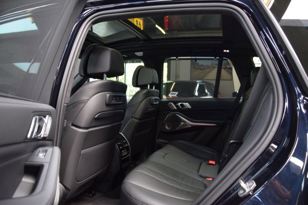 BMW X5 M50i V8 High Executive Navi|Leder|Dealer onderhouden|Massage|Swarovski|Sky-Lounge|531pk!!|ACC|Org.NL