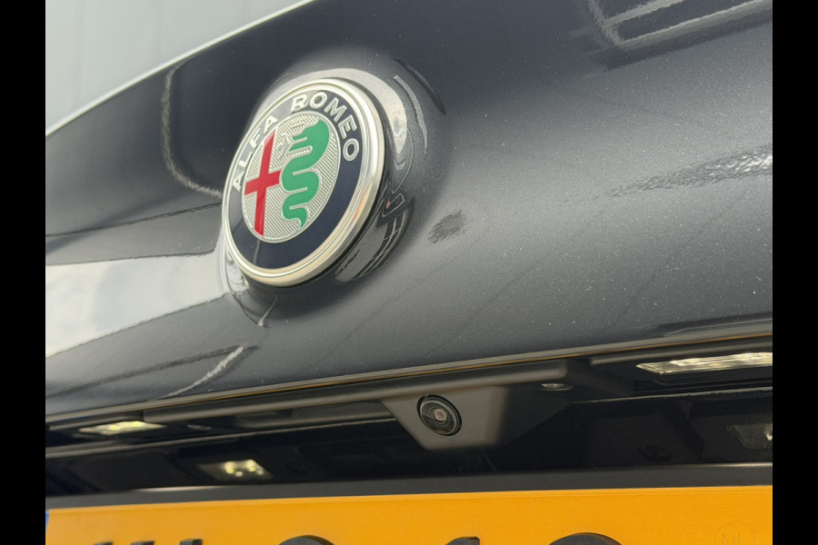 Alfa Romeo Giulia 2.0 T GME AWD Veloce | 19" Velgen | Camera | Navigatie | Stoelverwarming | Apple Carplay/Android Auto | Leder