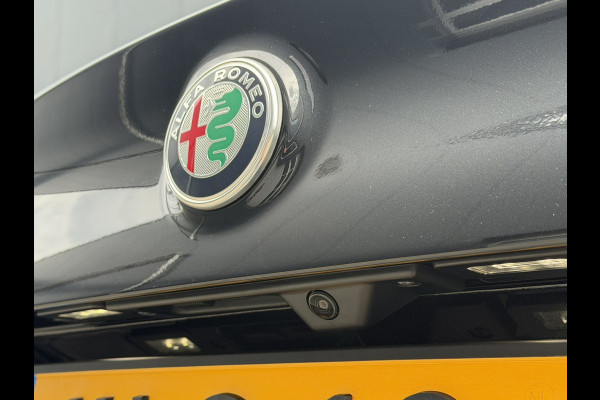 Alfa Romeo Giulia 2.0 T GME AWD Veloce | 19" Velgen | Camera | Navigatie | Stoelverwarming | Apple Carplay/Android Auto | Leder