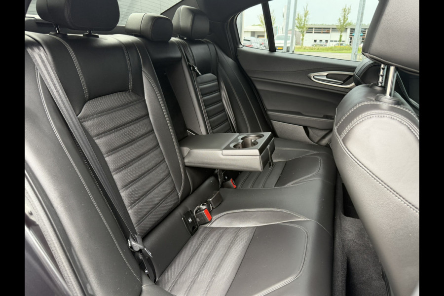 Alfa Romeo Giulia 2.0 T GME AWD Veloce | 19" Velgen | Camera | Navigatie | Stoelverwarming | Apple Carplay/Android Auto | Leder