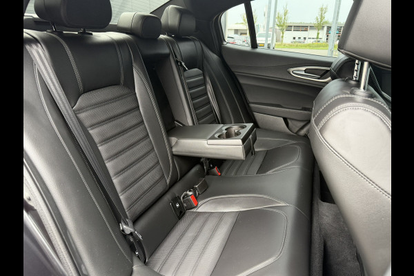 Alfa Romeo Giulia 2.0 T GME AWD Veloce | 19" Velgen | Camera | Navigatie | Stoelverwarming | Apple Carplay/Android Auto | Leder