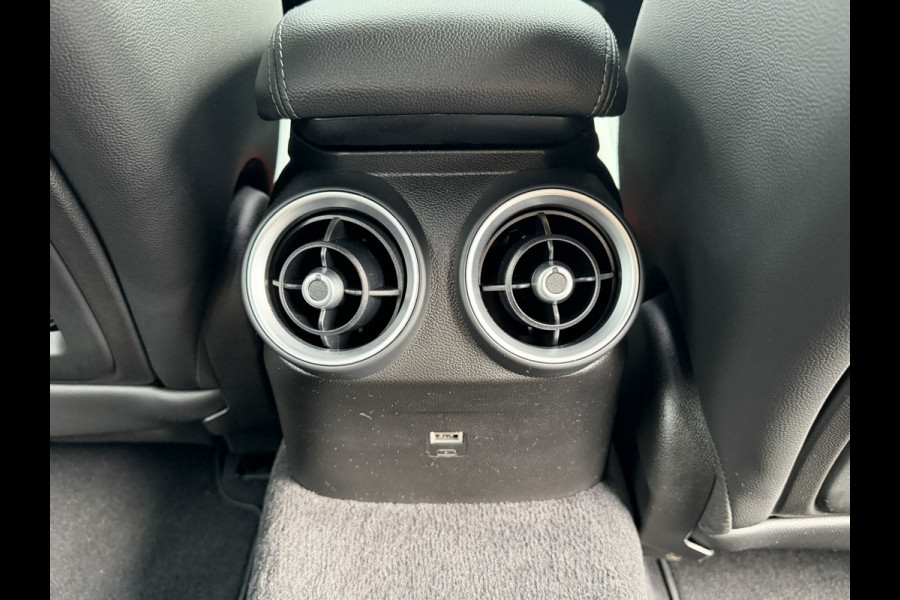 Alfa Romeo Giulia 2.0 T GME AWD Veloce | 19" Velgen | Camera | Navigatie | Stoelverwarming | Apple Carplay/Android Auto | Leder
