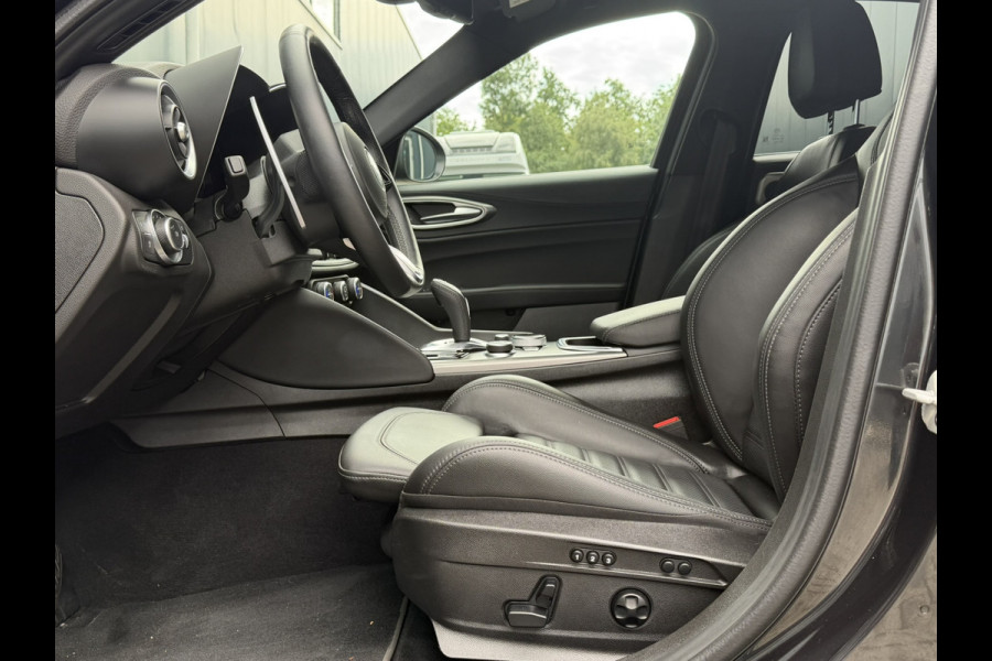 Alfa Romeo Giulia 2.0 T GME AWD Veloce | 19" Velgen | Camera | Navigatie | Stoelverwarming | Apple Carplay/Android Auto | Leder
