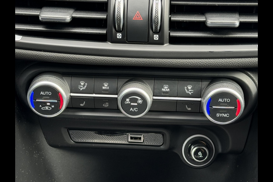 Alfa Romeo Giulia 2.0 T GME AWD Veloce | 19" Velgen | Camera | Navigatie | Stoelverwarming | Apple Carplay/Android Auto | Leder