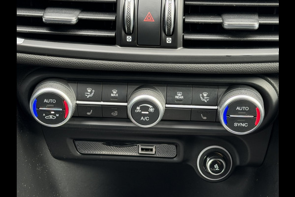 Alfa Romeo Giulia 2.0 T GME AWD Veloce | 19" Velgen | Camera | Navigatie | Stoelverwarming | Apple Carplay/Android Auto | Leder