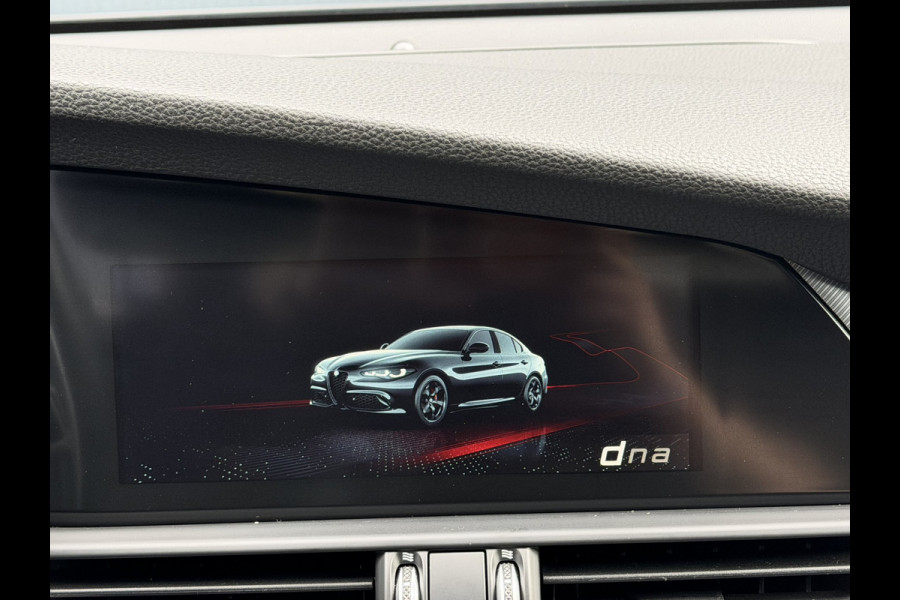 Alfa Romeo Giulia 2.0 T GME AWD Veloce | 19" Velgen | Camera | Navigatie | Stoelverwarming | Apple Carplay/Android Auto | Leder