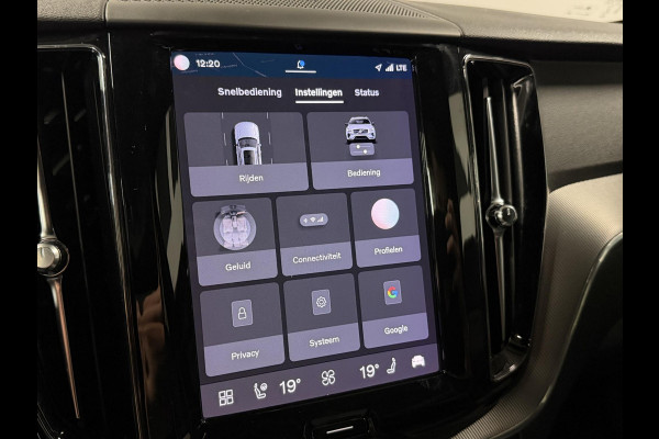 Volvo XC60 2.0 T6 Plug-in hybrid AWD Plus Dark Long Range | Open dak | Adapt. cruise | Harman/Kardon | Stuur-/Stoelverwarming | 360 Camera | Google | Keyless | Memory