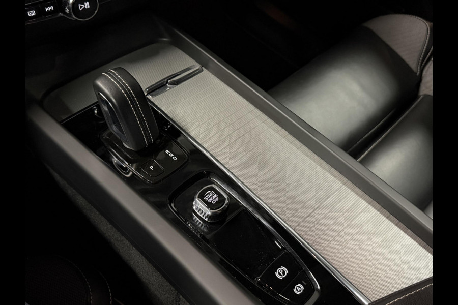 Volvo XC60 2.0 T6 Plug-in hybrid AWD Plus Dark Long Range | Open dak | Adapt. cruise | Harman/Kardon | Stuur-/Stoelverwarming | 360 Camera | Google | Keyless | Memory
