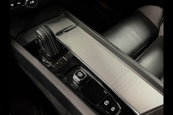 Volvo XC60 2.0 T6 Plug-in hybrid AWD Plus Dark Long Range | Open dak | Adapt. cruise | Harman/Kardon | Stuur-/Stoelverwarming | 360 Camera | Google | Keyless | Memory
