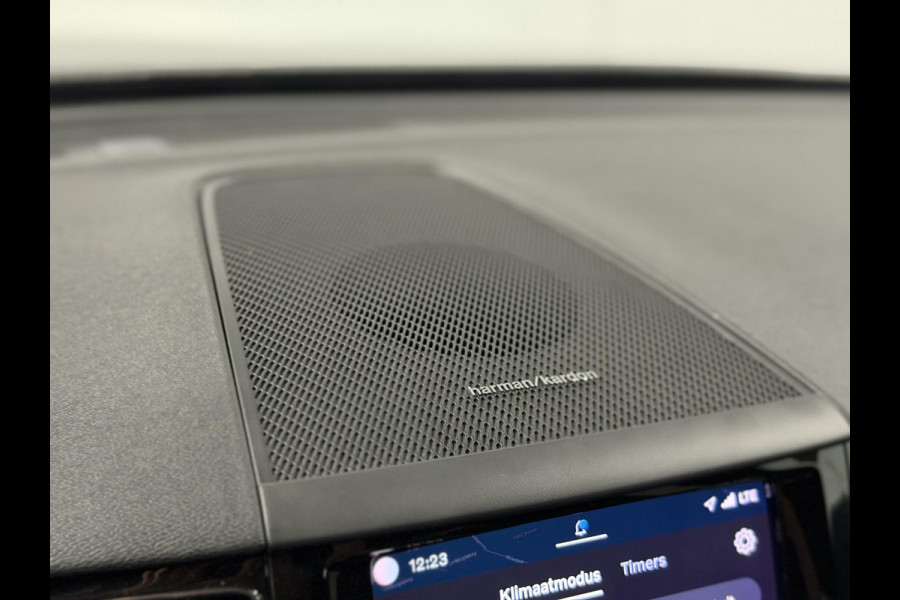 Volvo XC60 2.0 T6 Plug-in hybrid AWD Plus Dark Long Range | Open dak | Adapt. cruise | Harman/Kardon | Stuur-/Stoelverwarming | 360 Camera | Google | Keyless | Memory