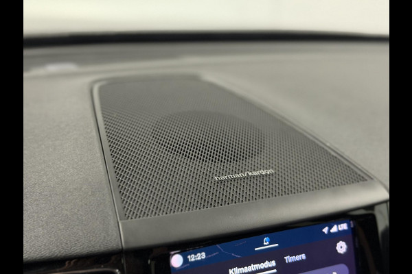 Volvo XC60 2.0 T6 Plug-in hybrid AWD Plus Dark Long Range | Open dak | Adapt. cruise | Harman/Kardon | Stuur-/Stoelverwarming | 360 Camera | Google | Keyless | Memory