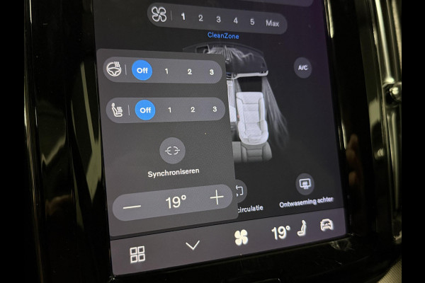 Volvo XC60 2.0 T6 Plug-in hybrid AWD Plus Dark Long Range | Open dak | Adapt. cruise | Harman/Kardon | Stuur-/Stoelverwarming | 360 Camera | Google | Keyless | Memory