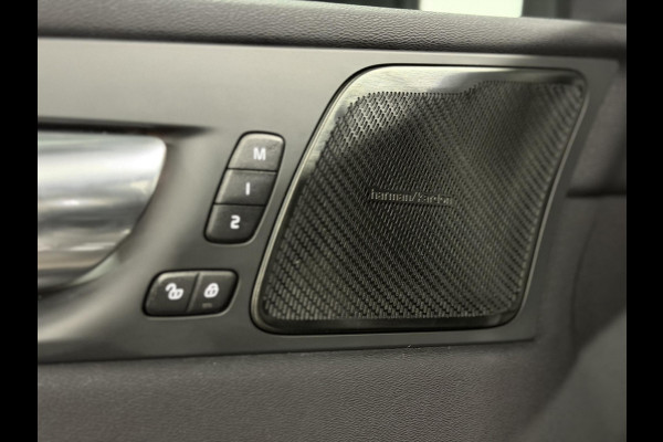 Volvo XC60 2.0 T6 Plug-in hybrid AWD Plus Dark Long Range | Open dak | Adapt. cruise | Harman/Kardon | Stuur-/Stoelverwarming | 360 Camera | Google | Keyless | Memory