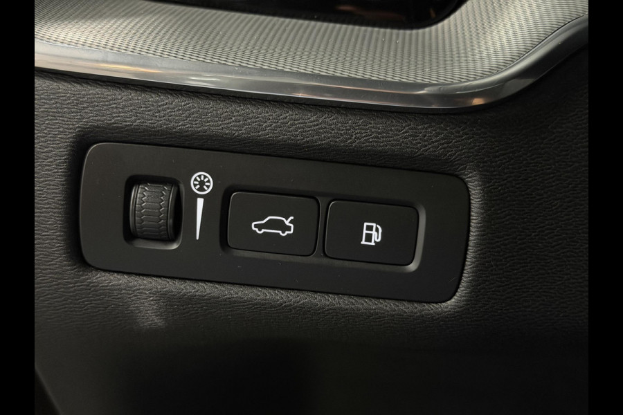 Volvo XC60 2.0 T6 Plug-in hybrid AWD Plus Dark Long Range | Open dak | Adapt. cruise | Harman/Kardon | Stuur-/Stoelverwarming | 360 Camera | Google | Keyless | Memory