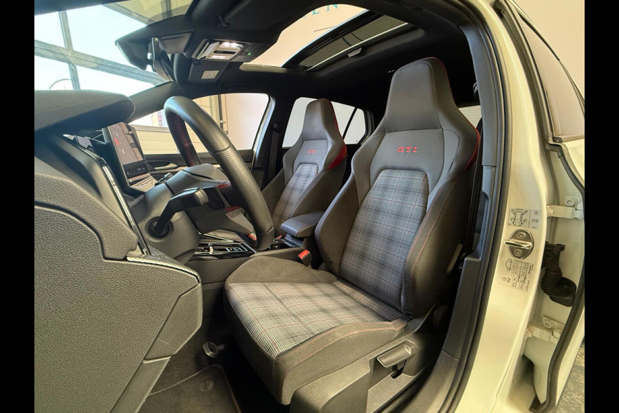 Volkswagen Golf 8.5 GTI 2.0 TSI 265PK, 1 Jaar Bovag Garantie, PANO, IQ, HUD, Trekhaak