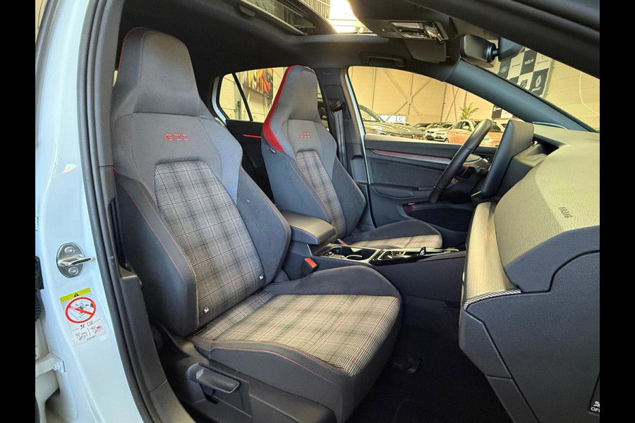 Volkswagen Golf 8.5 GTI 2.0 TSI 265PK, 1 Jaar Bovag Garantie, PANO, IQ, HUD, Trekhaak