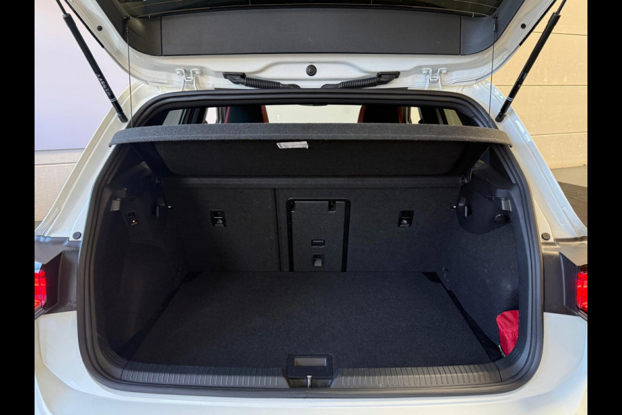 Volkswagen Golf 8.5 GTI 2.0 TSI 265PK, 1 Jaar Bovag Garantie, PANO, IQ, HUD, Trekhaak