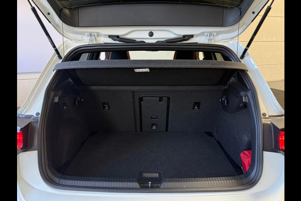 Volkswagen Golf 8.5 GTI 2.0 TSI 265PK, 1 Jaar Bovag Garantie, PANO, IQ, HUD, Trekhaak