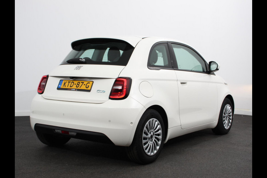 Fiat 500E Berline 42 kWh Automaat Climate control Cruise control Achteruitrijcamera Led Navigatie Apple Carplay/ Android Auto