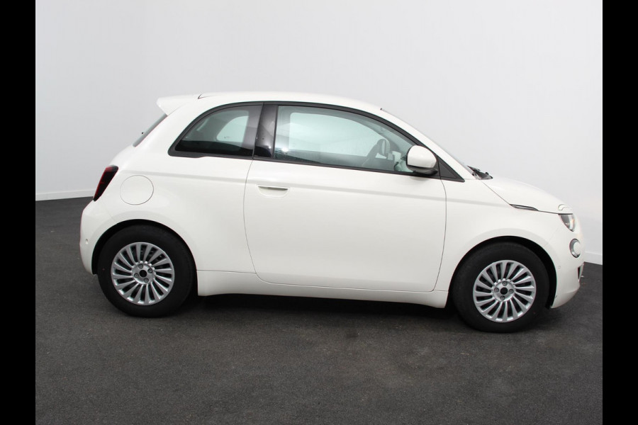 Fiat 500E Berline 42 kWh Automaat Climate control Cruise control Achteruitrijcamera Led Navigatie Apple Carplay/ Android Auto