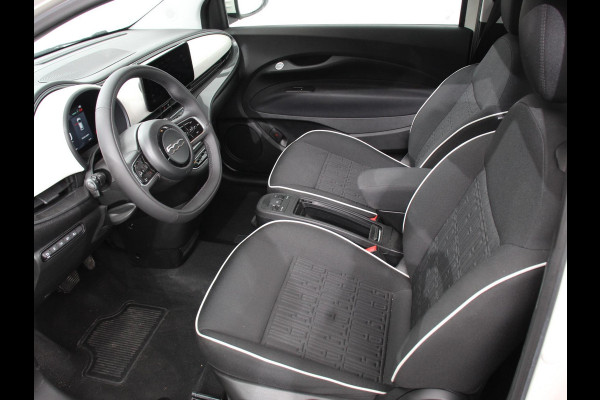 Fiat 500E Berline 42 kWh Automaat Climate control Cruise control Achteruitrijcamera Led Navigatie Apple Carplay/ Android Auto