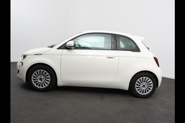 Fiat 500E Berline 42 kWh Automaat Climate control Cruise control Achteruitrijcamera Led Navigatie Apple Carplay/ Android Auto