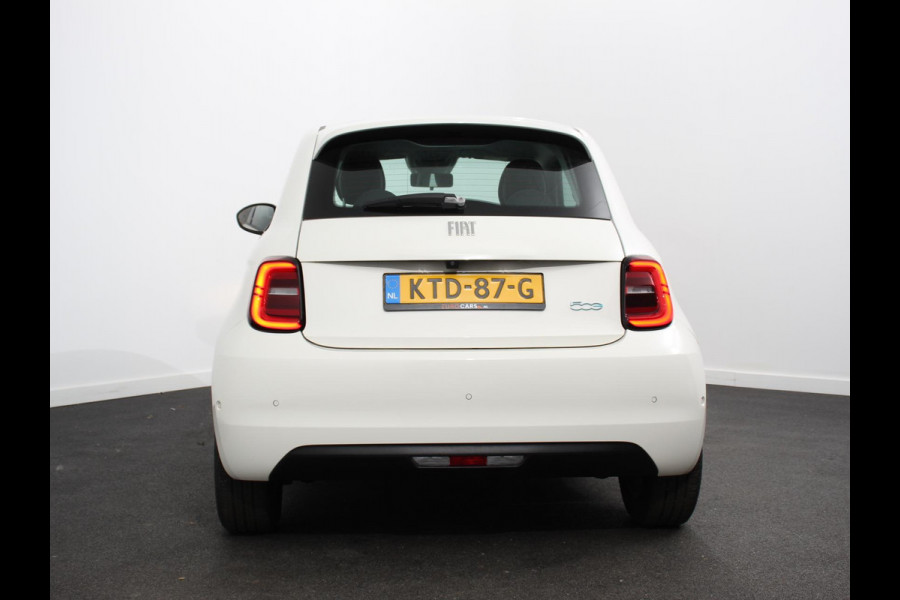 Fiat 500E Berline 42 kWh Automaat Climate control Cruise control Achteruitrijcamera Led Navigatie Apple Carplay/ Android Auto