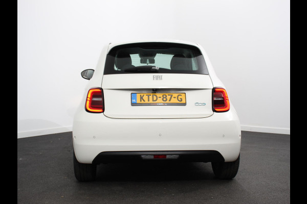 Fiat 500E Berline 42 kWh Automaat Climate control Cruise control Achteruitrijcamera Led Navigatie Apple Carplay/ Android Auto